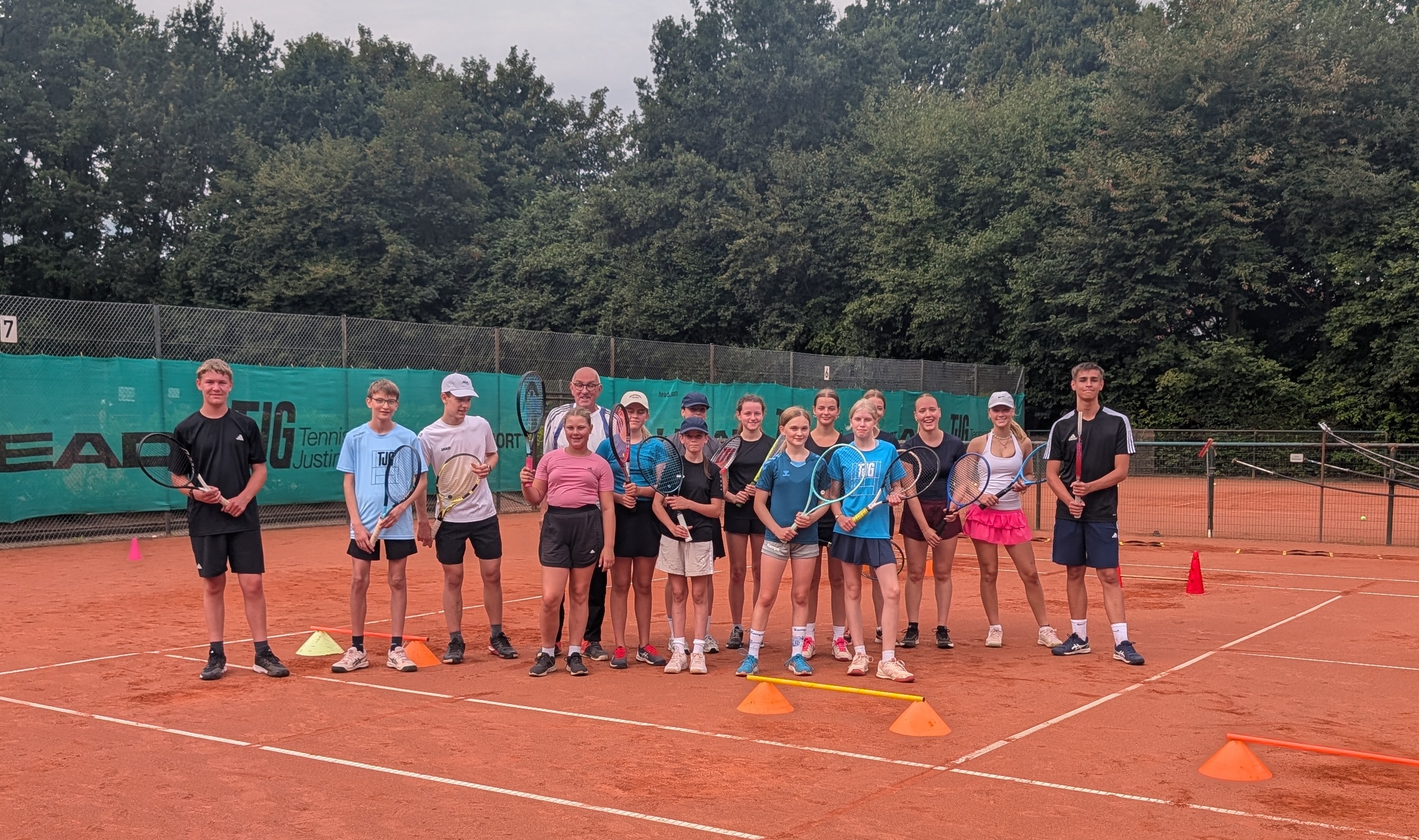 2025_Gruppenbild_Platz6